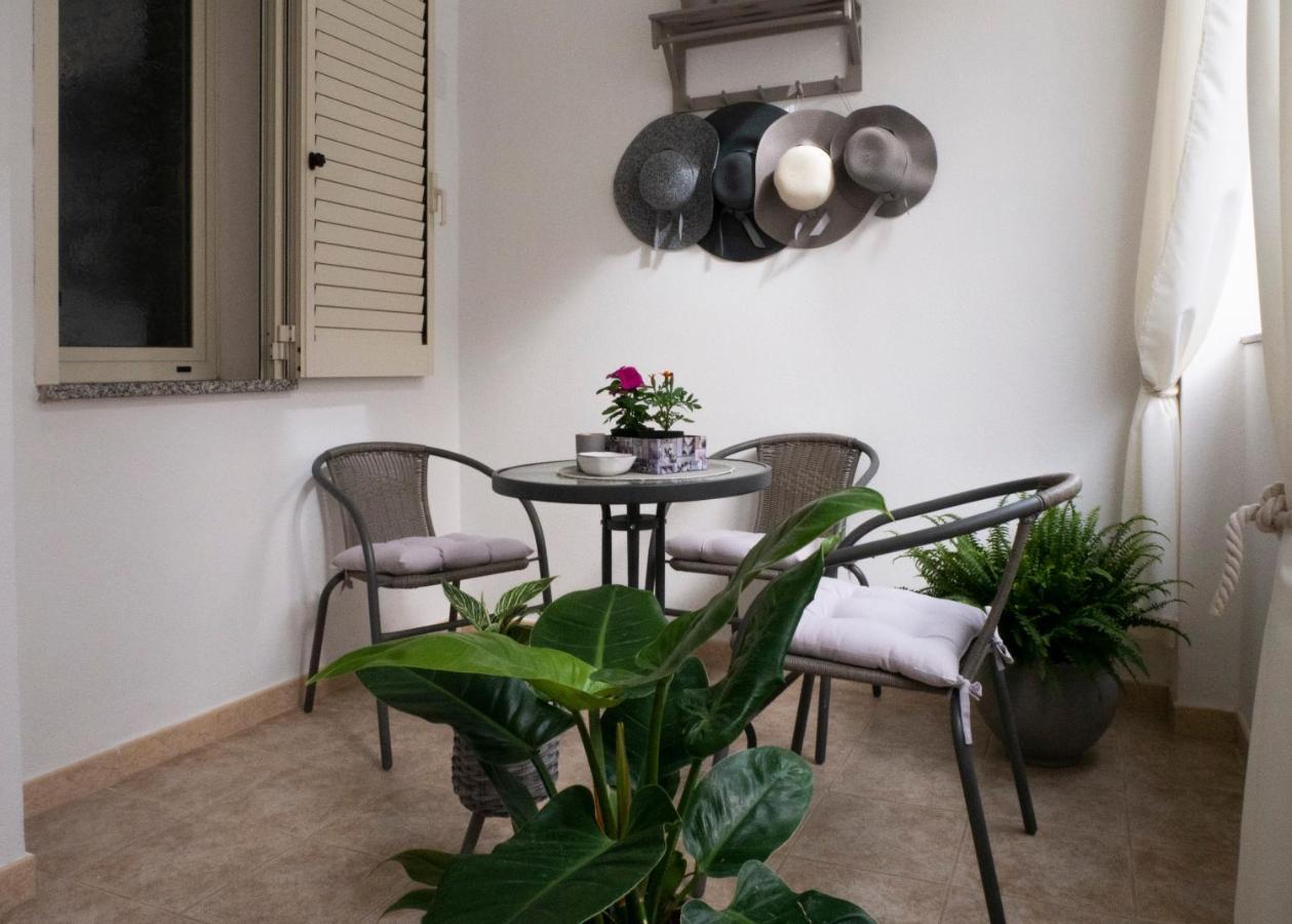 Hotel Domo Anna Villasimius Exterior foto